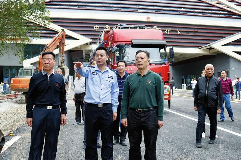 座谈会2.jpg