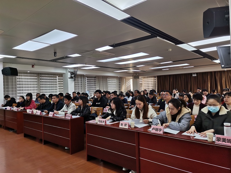 图二:学员课堂上认真听课.jpg