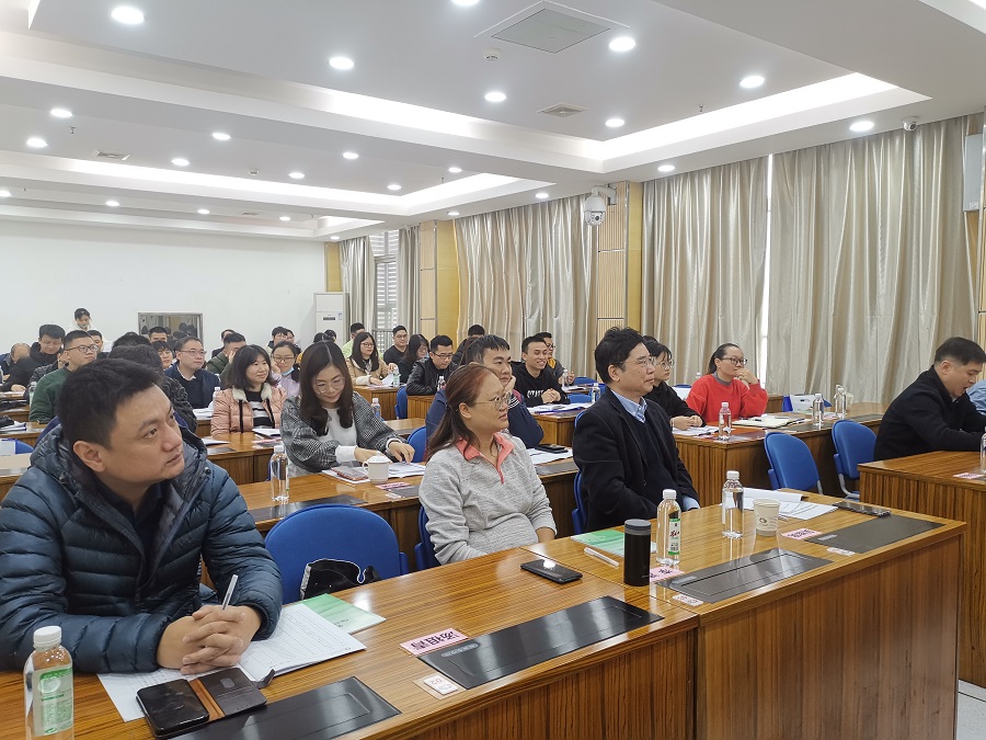 图二:学员认真听讲.jpg
