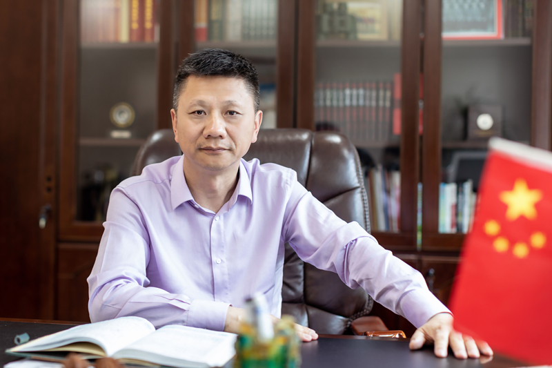 张亚峰.jpg 张亚峰.jpg