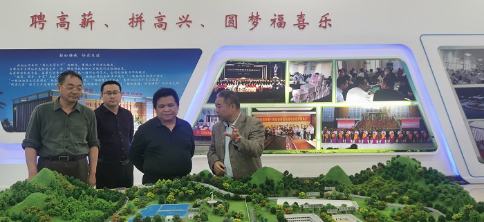 调研组在广西福喜乐集团调研.jpg