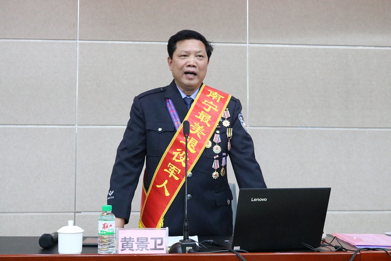 老班长讲故事.JPG