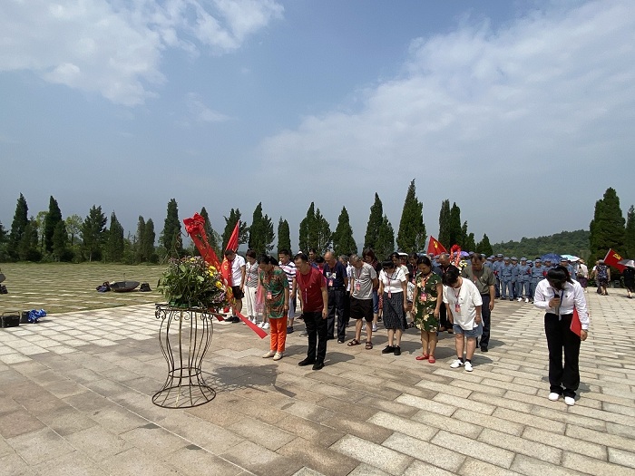 2.凭吊广场.jpg