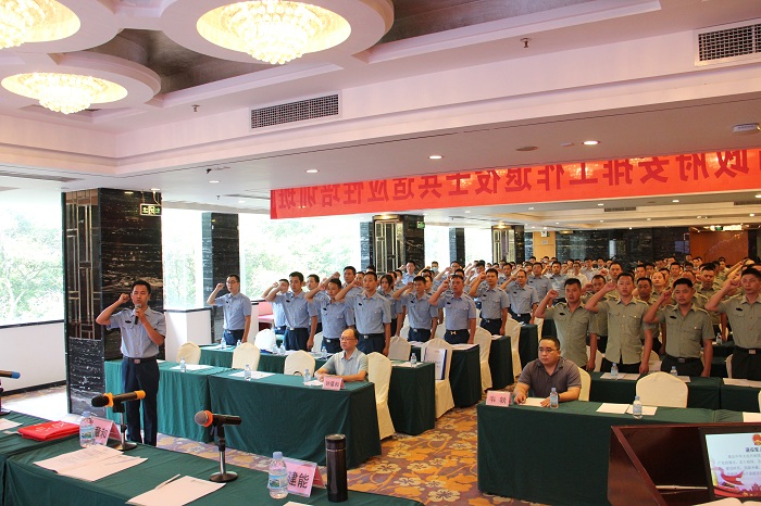 2 桂林市2021年政府安排工作退役士兵转岗适应性培训班学员们庄严宣誓.jpg