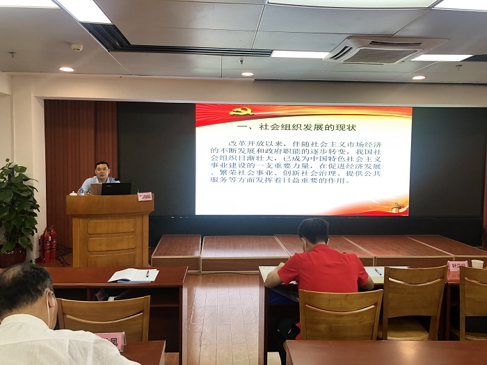 教师授课.jpg