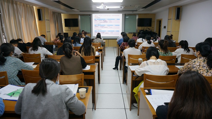 图一:课题上学员认真听课.jpg