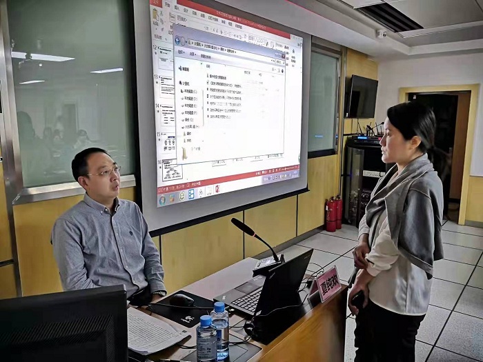 图二:老师给学员解答疑问.jpg
