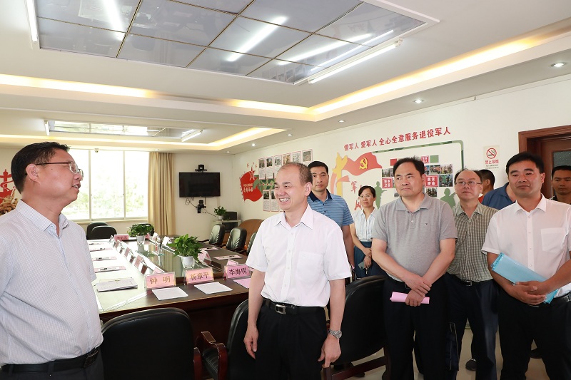 周长青率调研组到桂林市调研3.jpg