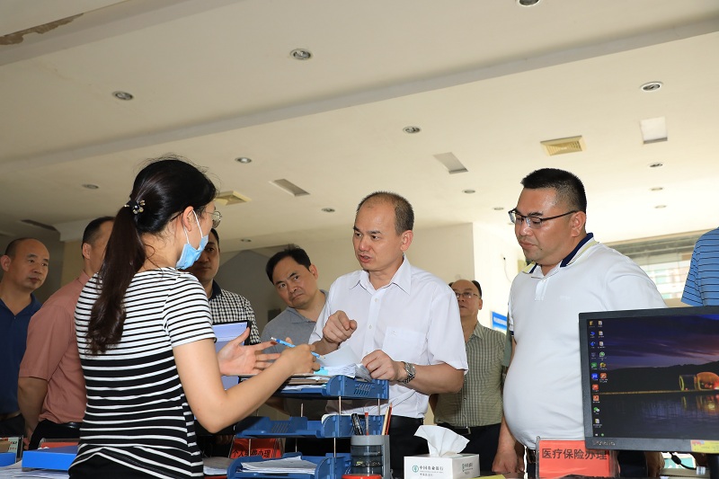 周长青率调研组到桂林市调研4.jpg