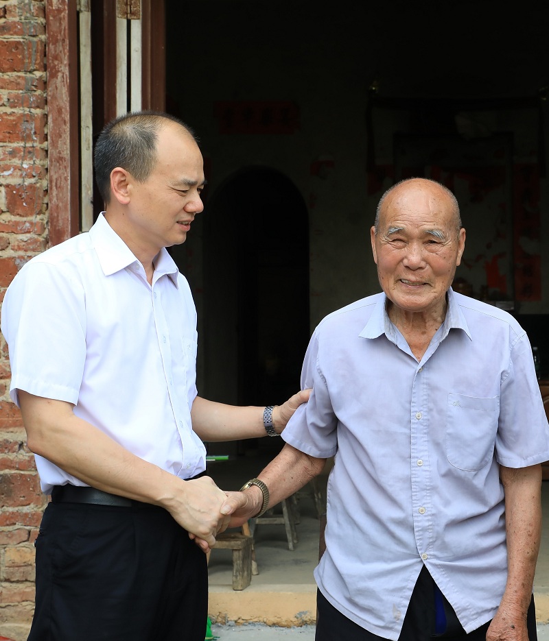 周长青率调研组到桂林市调研6.jpg