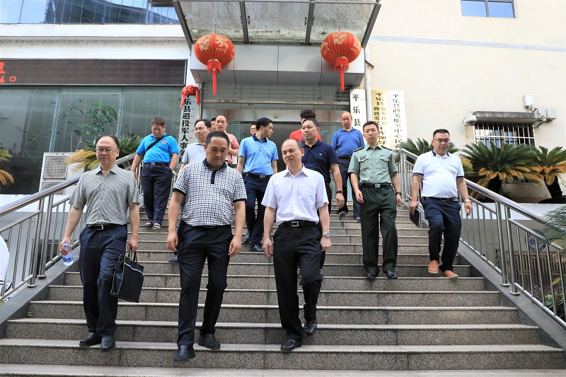 周长青率调研组到桂林市调研7.jpg